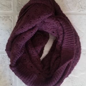 Maroon knit scarf